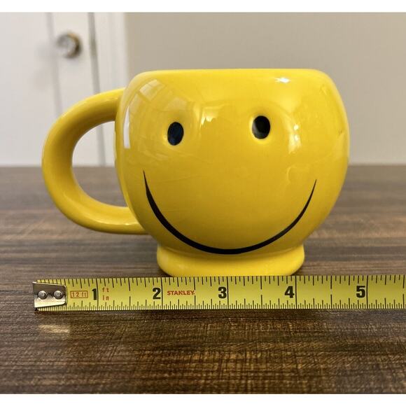 Happy Face Smiley Yellow Ceramic Mug Coffee 3 5/8” Tall - Picture 6 of 6
